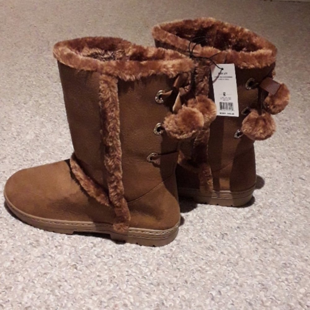 NEW Women's Via Rosa Comfy High Boots.